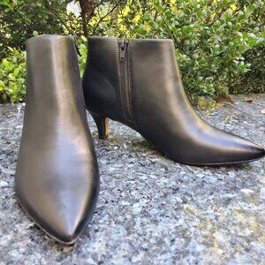 Clarks LINVALE SEA booties, black leather, womans size 9.5 wide width boot
